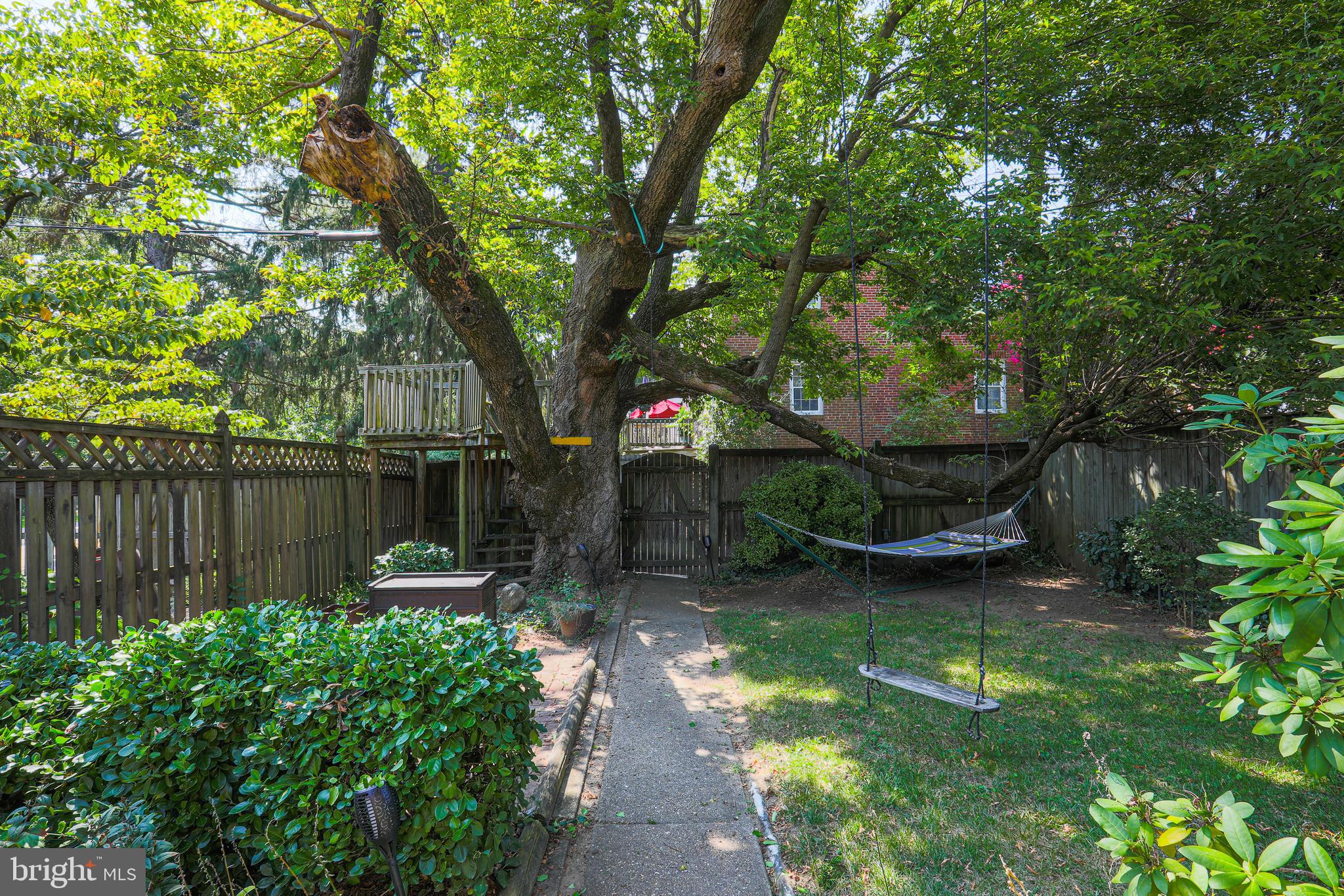 6422 Pinehurst Road Baltimore, MD 21212 - Photo 42 of 56 Backyard tree house