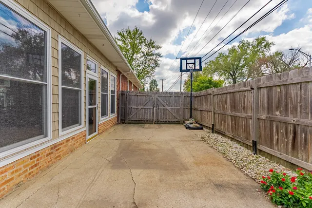 $2,599 | 5936 West 97th Street, Oak Lawn, IL 60453