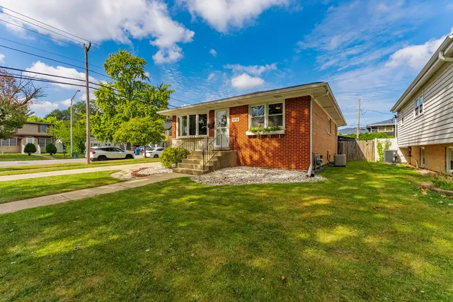 $2,599 | 5936 West 97th Street, Oak Lawn, IL 60453