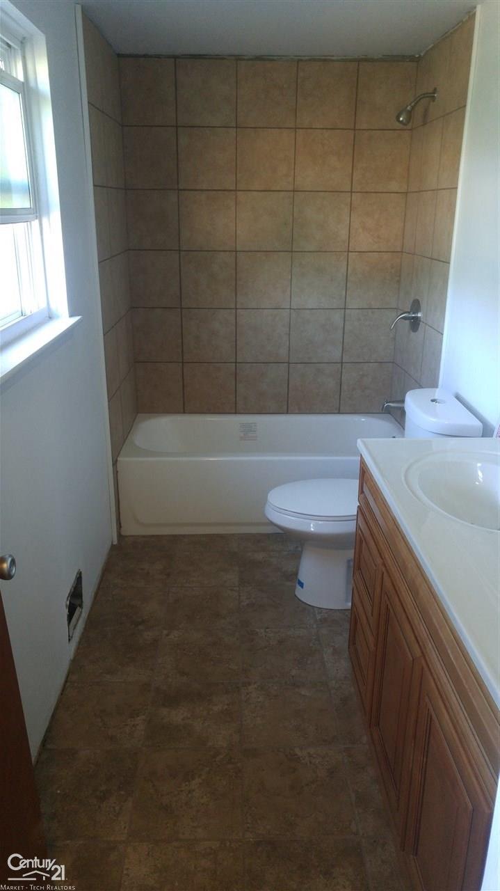 11 Inches Street Mount Clemens, MI 48043 - Photo 8 of 20 31332153-7.JPG