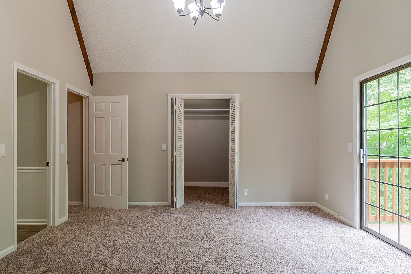 4839 Kinneys School Road Springfield, TN 37172 - Photo 16 of 35 an empty room with windows and closet