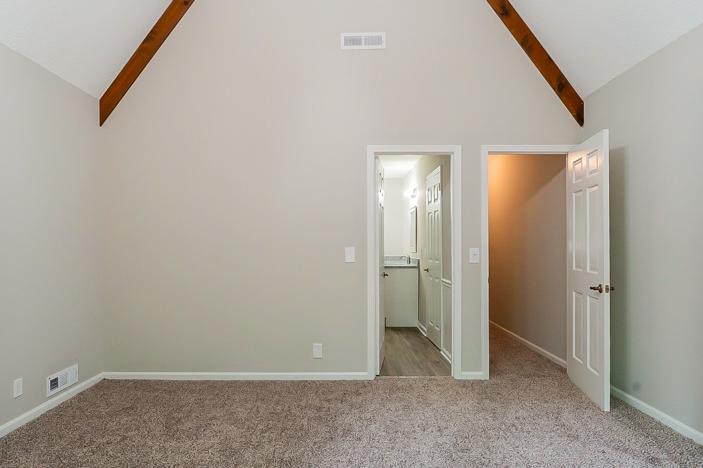 4839 Kinneys School Road Springfield, TN 37172 - Photo 20 of 35 an empty room with closet