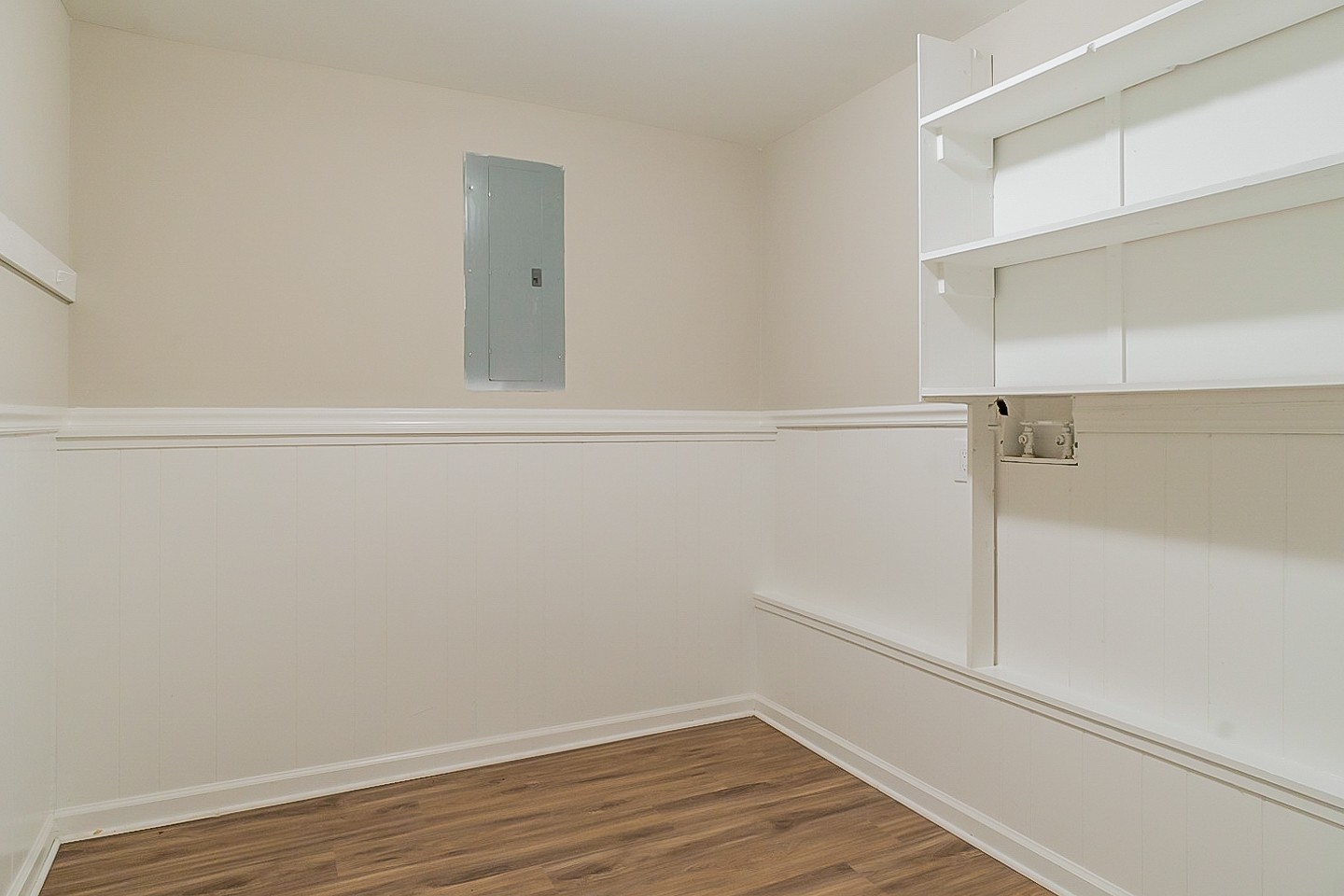 4839 Kinneys School Road Springfield, TN 37172 - Photo 21 of 35 a view of an empty walk in closet