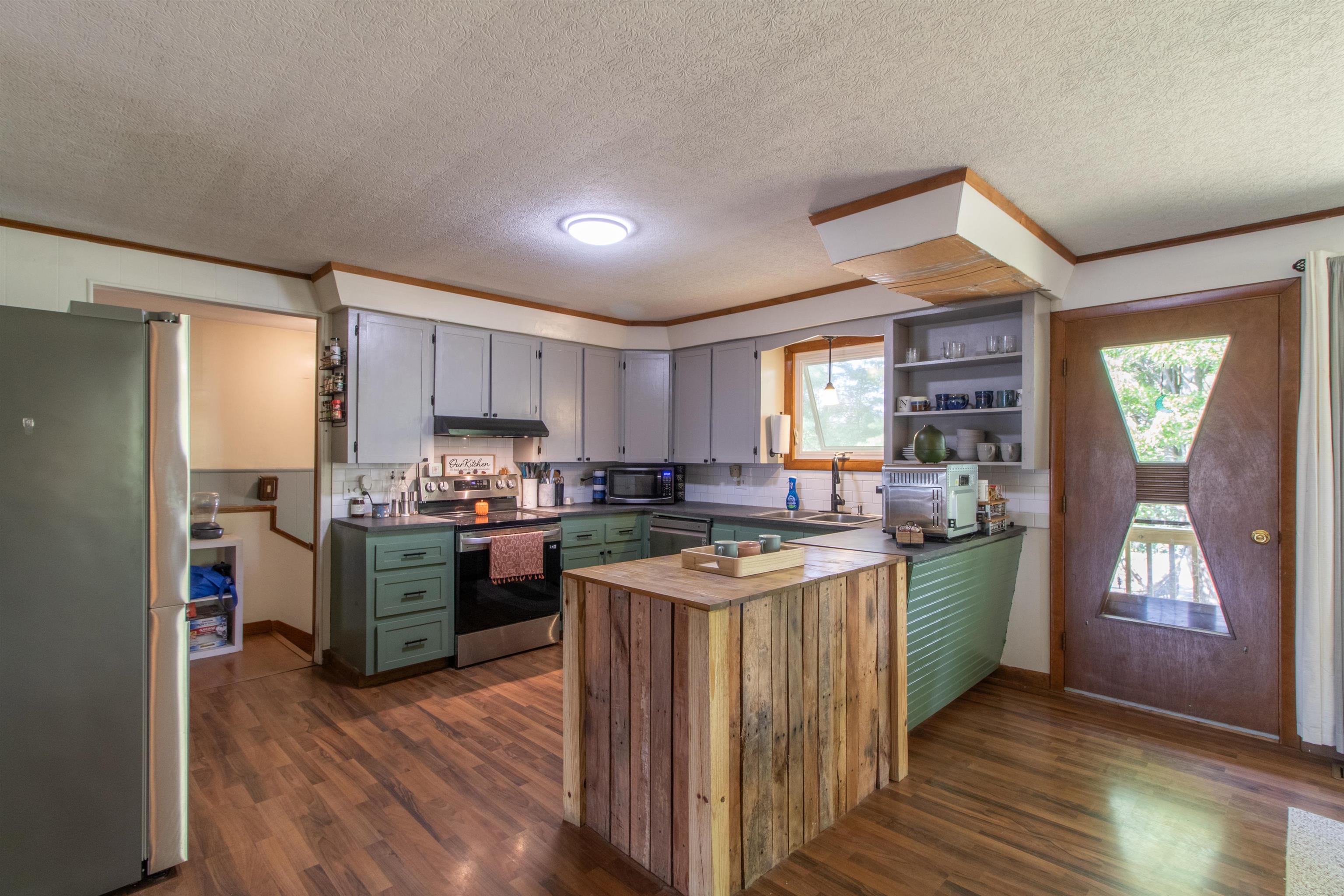 707 Lake Road Newport, VT 05855 - Photo 3 of 44 Gallery Image 3
