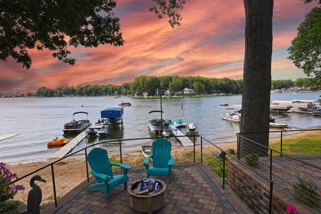 $1,200,000 | 67050 95th Avenue, Dowagiac, MI 49047