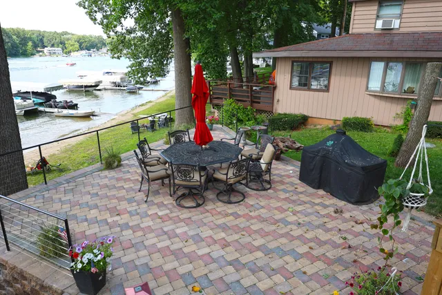 $1,200,000 | 67050 95th Avenue, Dowagiac, MI 49047