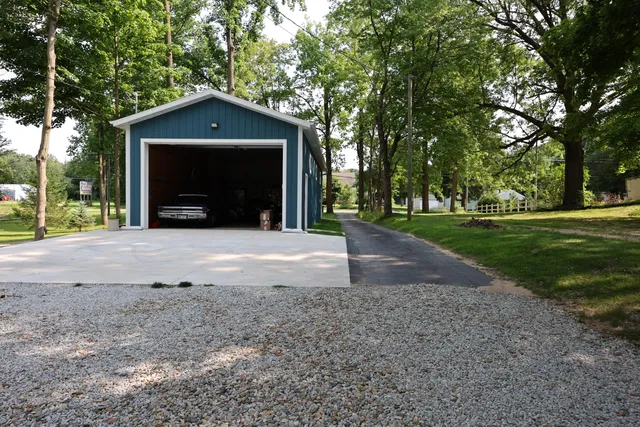 $1,200,000 | 67050 95th Avenue, Dowagiac, MI 49047