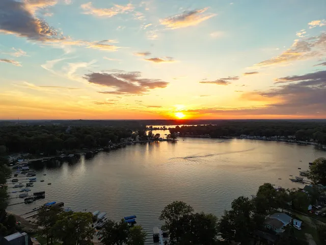 $1,200,000 | 67050 95th Avenue, Dowagiac, MI 49047