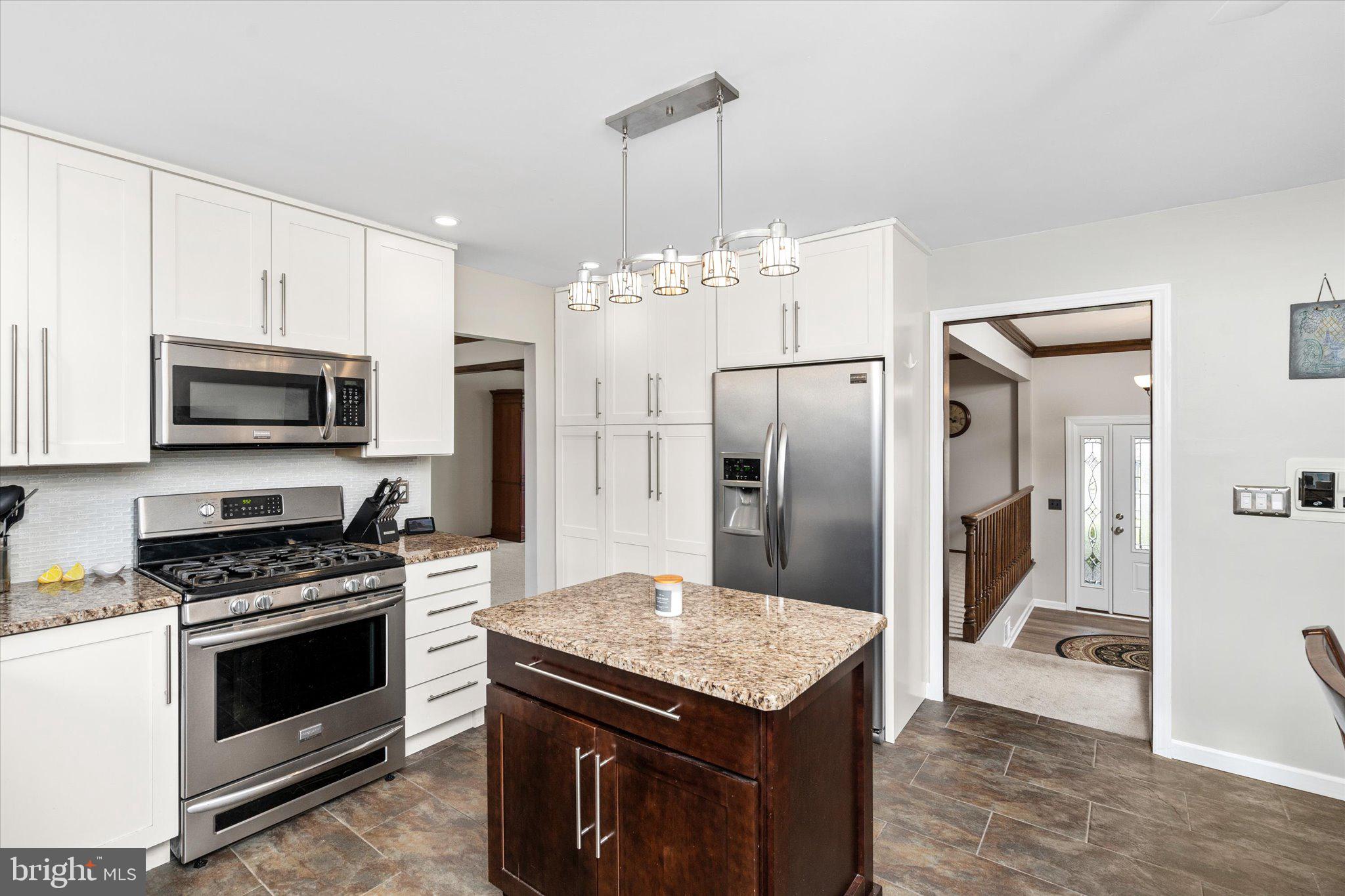 15 Baggaley Road Hamilton, NJ 08690 - Photo 10 of 35