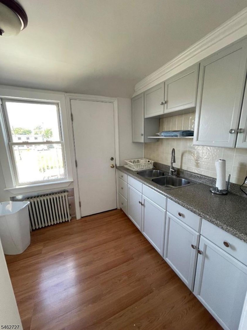 40 Cloverdale Road Clifton, NJ 07013 - Photo 3 of 7 Gallery Image 3