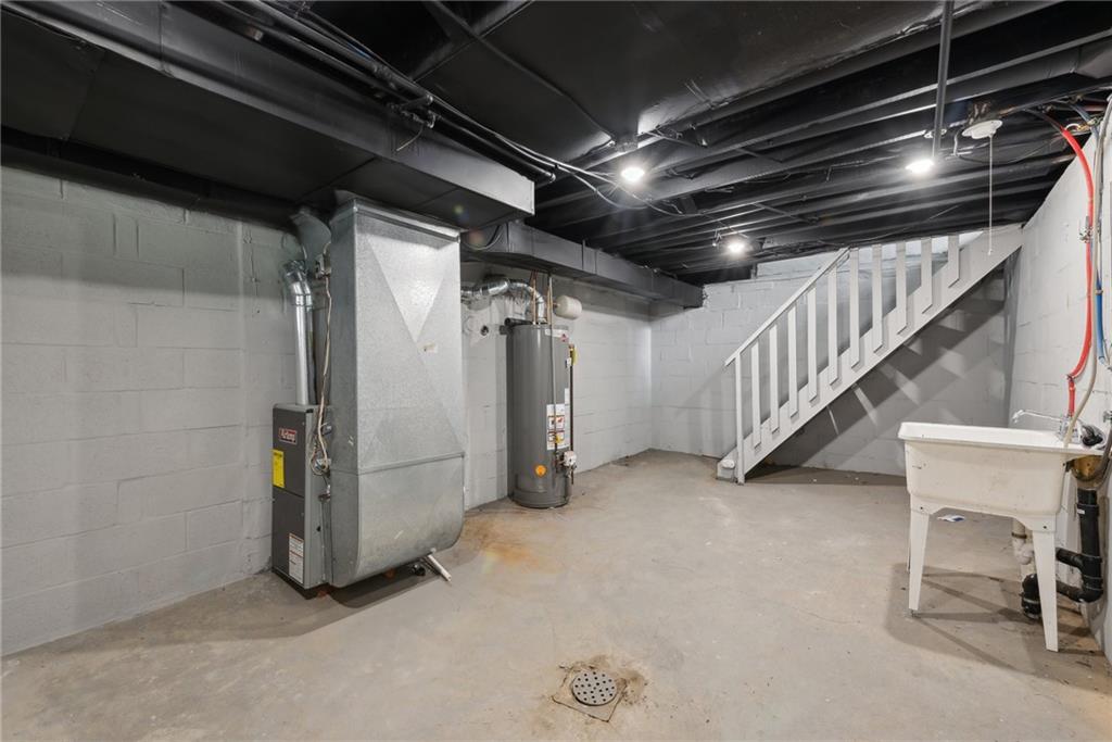 428 Beulah Road Pittsburgh, PA 15235 - Photo 34 of 39 a view of an empty room with stairs