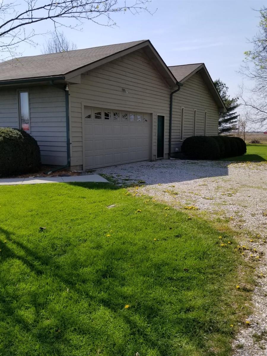 9704 Possum Hill Road Worden, IL 62097 - Photo 3 of 3