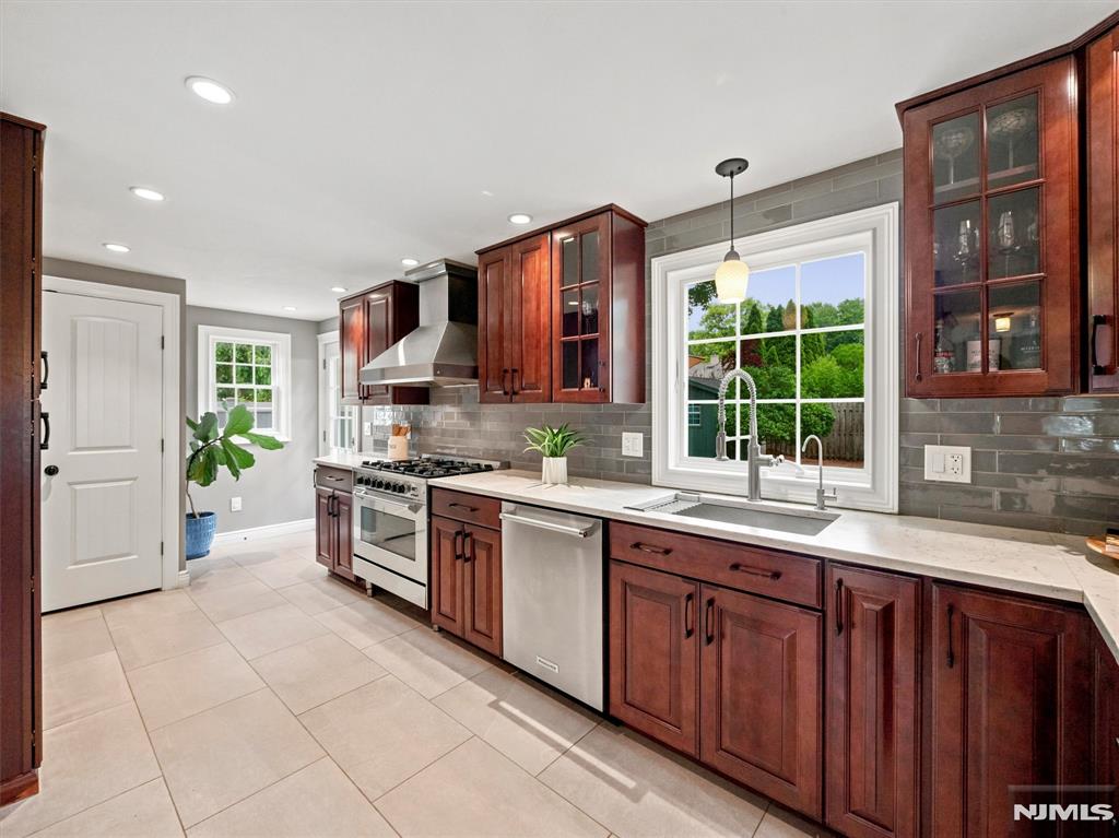 47 West Saddle River Road Waldwick, NJ 07463 - Photo 10 of 26