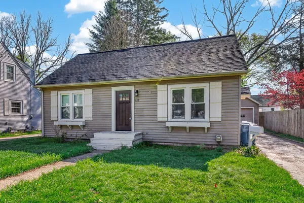 $215,000 | 616 Pinehurst Boulevard, Kalamazoo, MI 49006