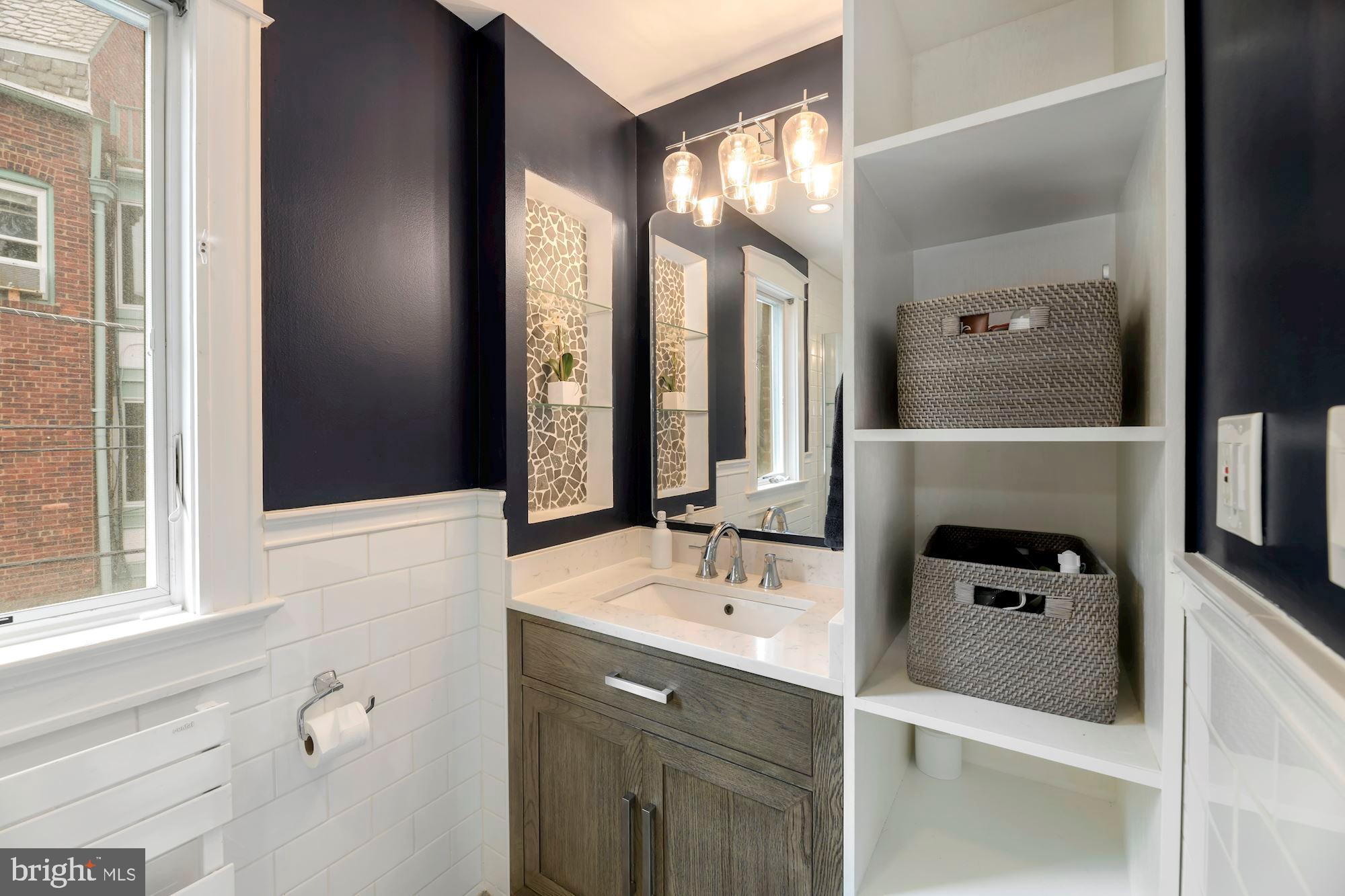 1540 44th Street Northwest Washington, DC 20007 - Photo 20 of 39 Owner's en suite.