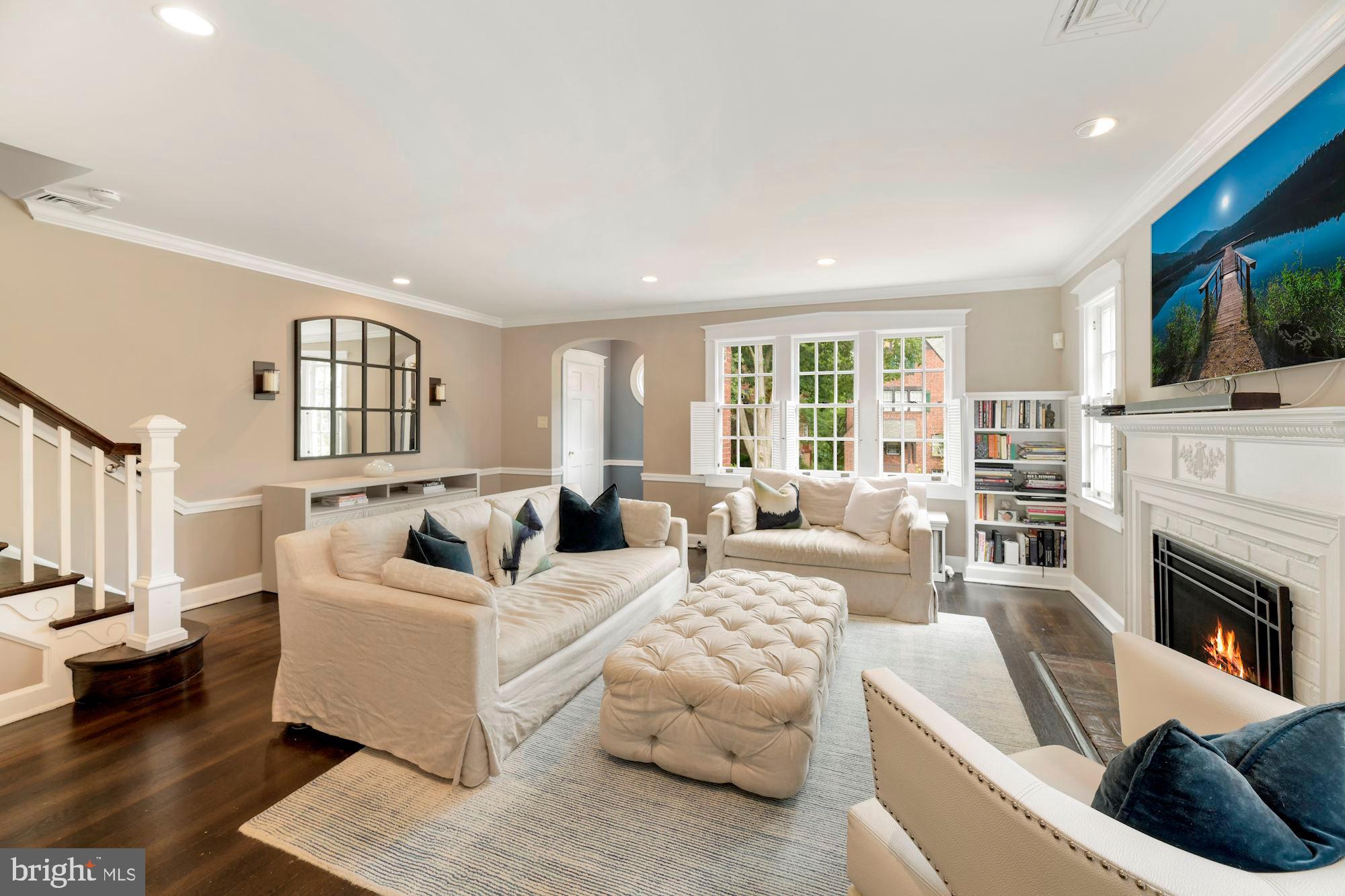 1540 44th Street Northwest Washington, DC 20007 - Photo 6 of 39 Bright open living room!