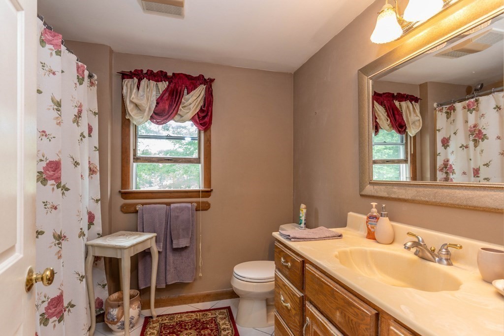 16 Crescent Street Lancaster, MA 01523 - Photo 10 of 23