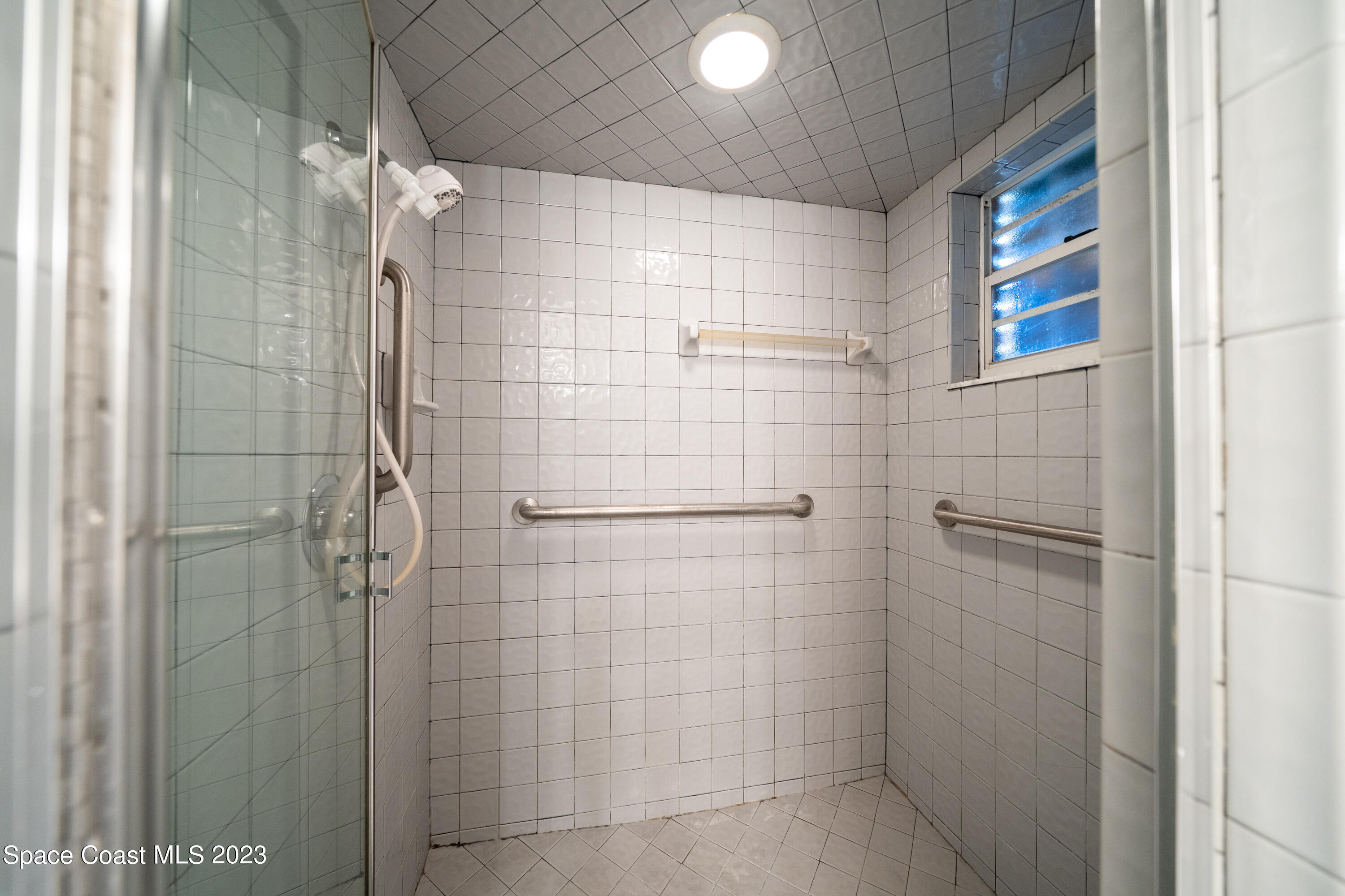 7746 Mango Grove Avenue Melbourne, FL 32904 - Photo 12 of 21 a bathroom with a shower