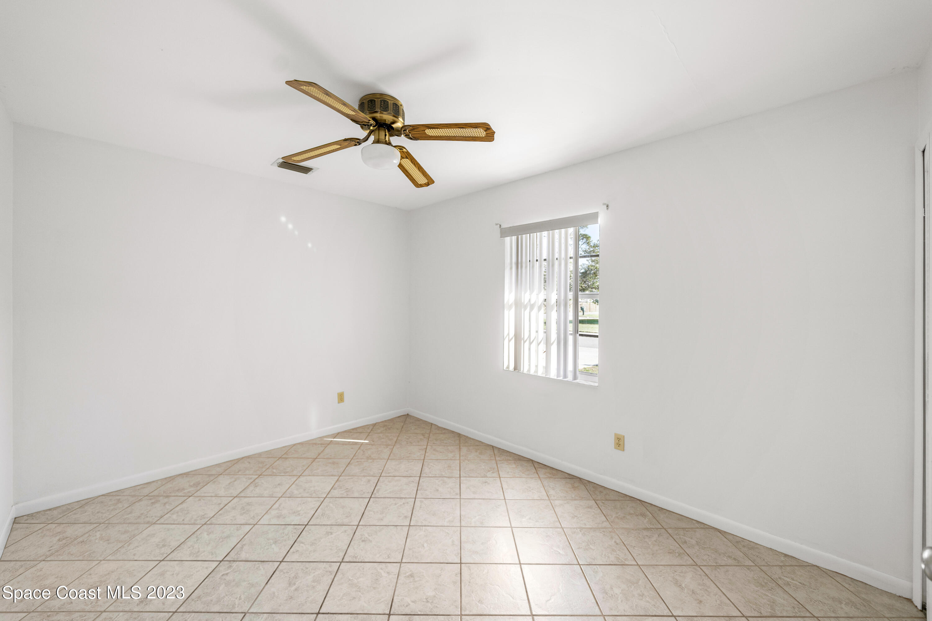 7746 Mango Grove Avenue Melbourne, FL 32904 - Photo 14 of 21 a view of an empty room and window