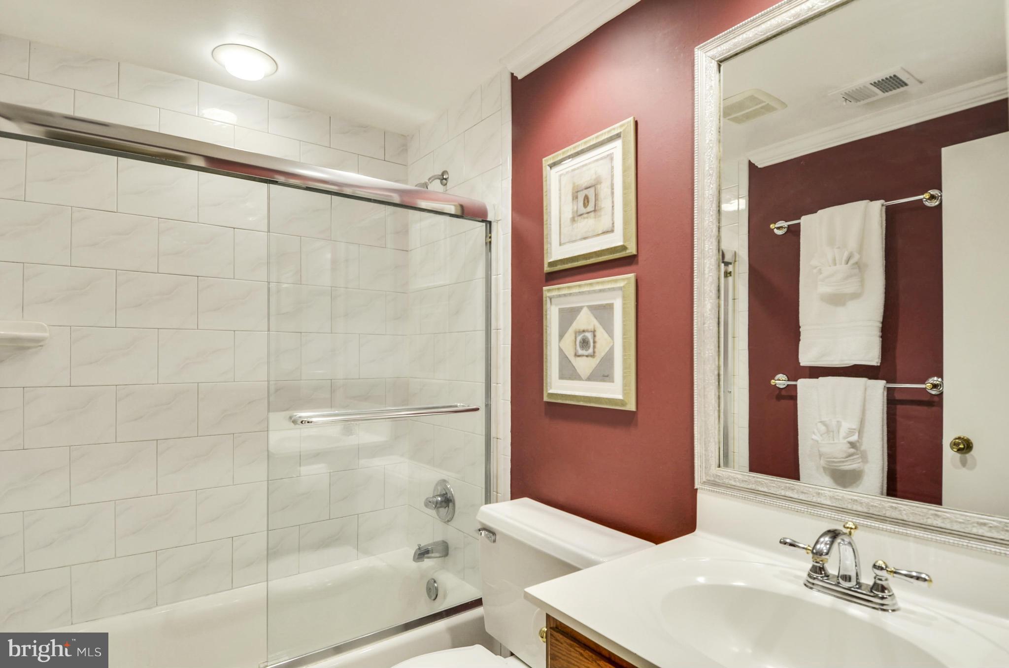 9420 Elger Mill Road Gaithersburg, MD 20886 - Photo 23 of 30 Bath