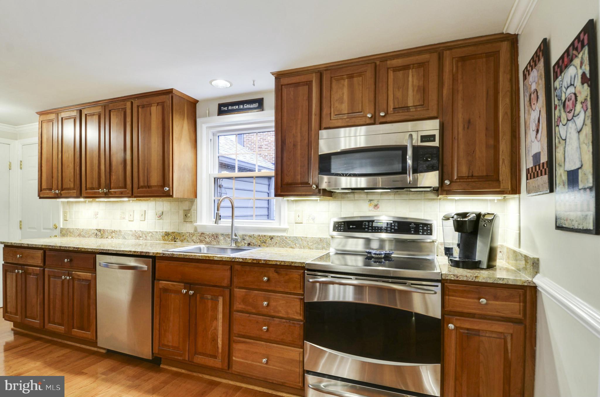 9420 Elger Mill Road Gaithersburg, MD 20886 - Photo 9 of 30 Kitchen