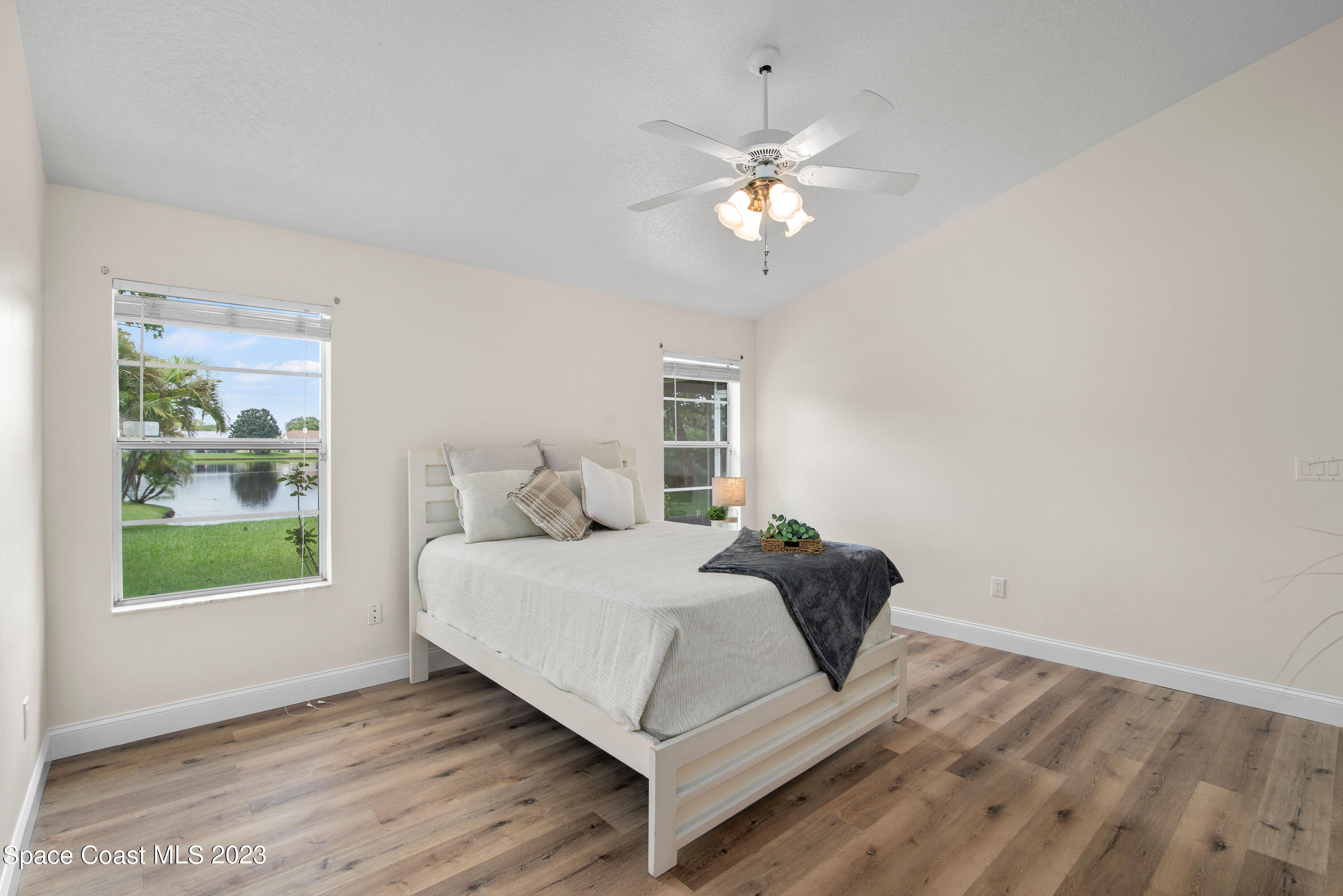 3360 Holly Springs Road Melbourne, FL 32934 - Photo 7 of 42 a bedroom with a large bed and a window