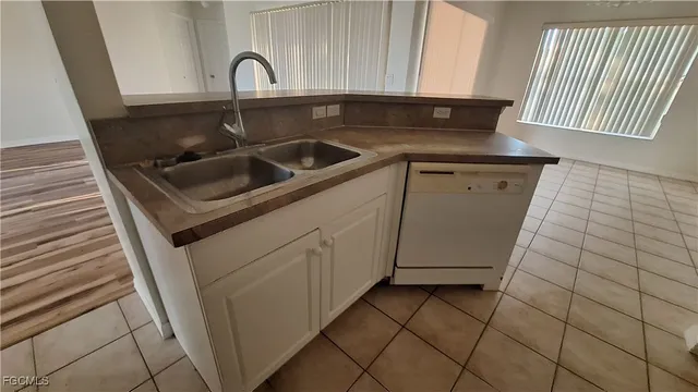 a close view of sink and tap