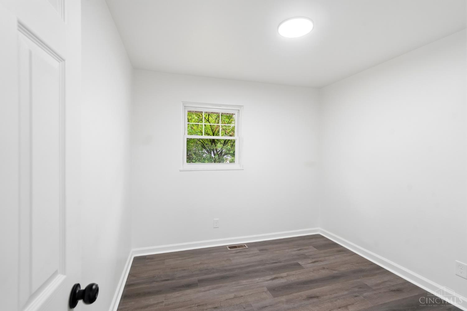 10686 Chelmsford Road Cincinnati, OH 45240 - Photo 20 of 43