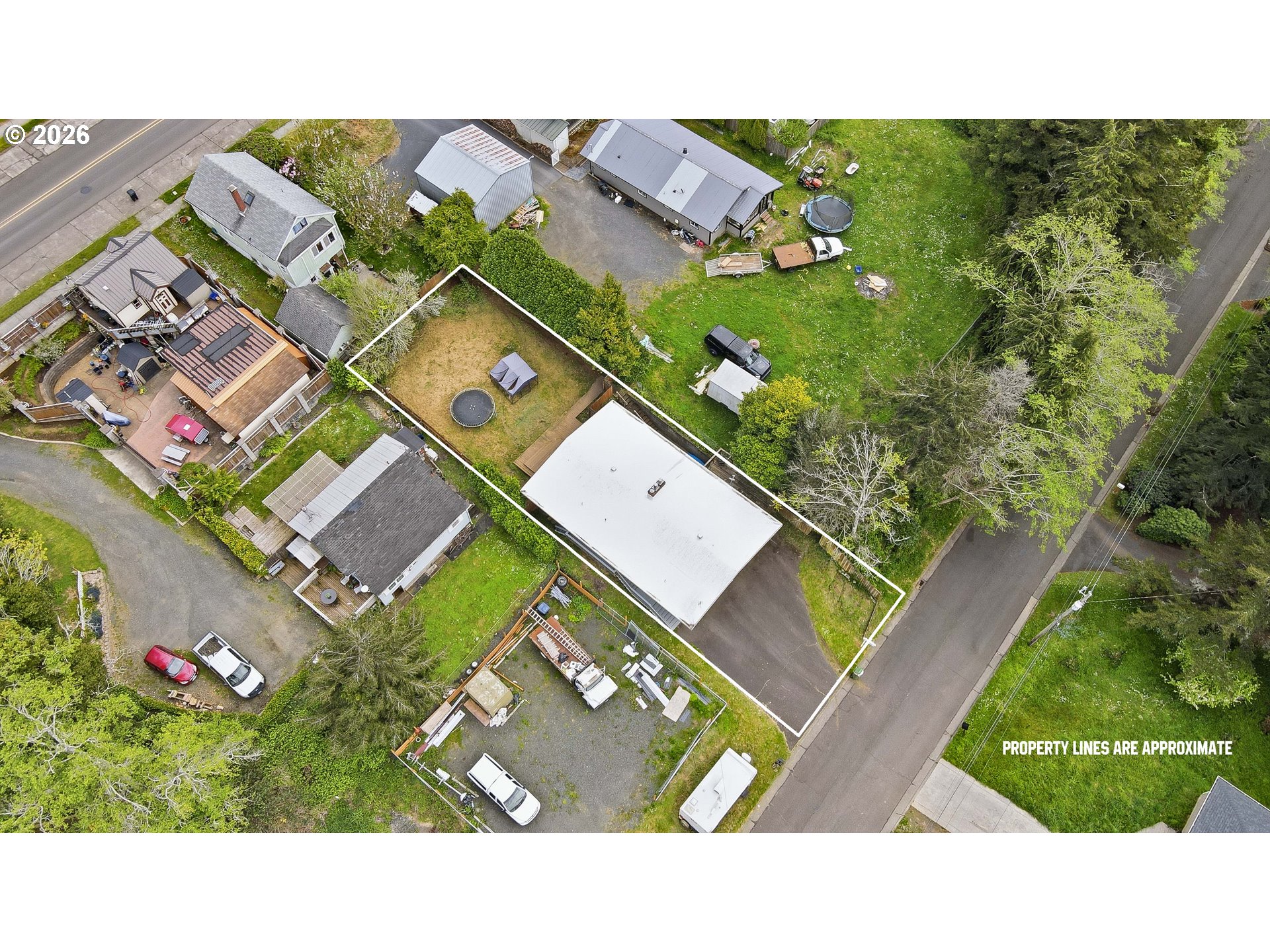 2617 Union Avenue North Bend, OR 97459 - Photo 4 of 46