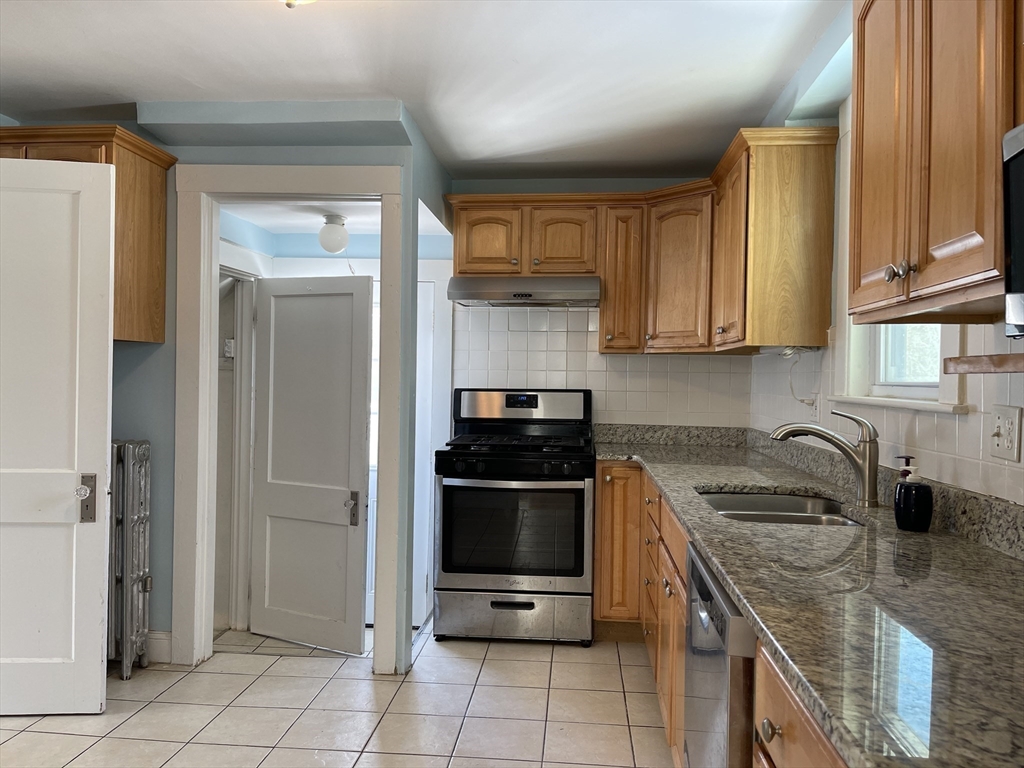 139 Oakdale Road Newton, MA 02461 - Photo 8 of 36