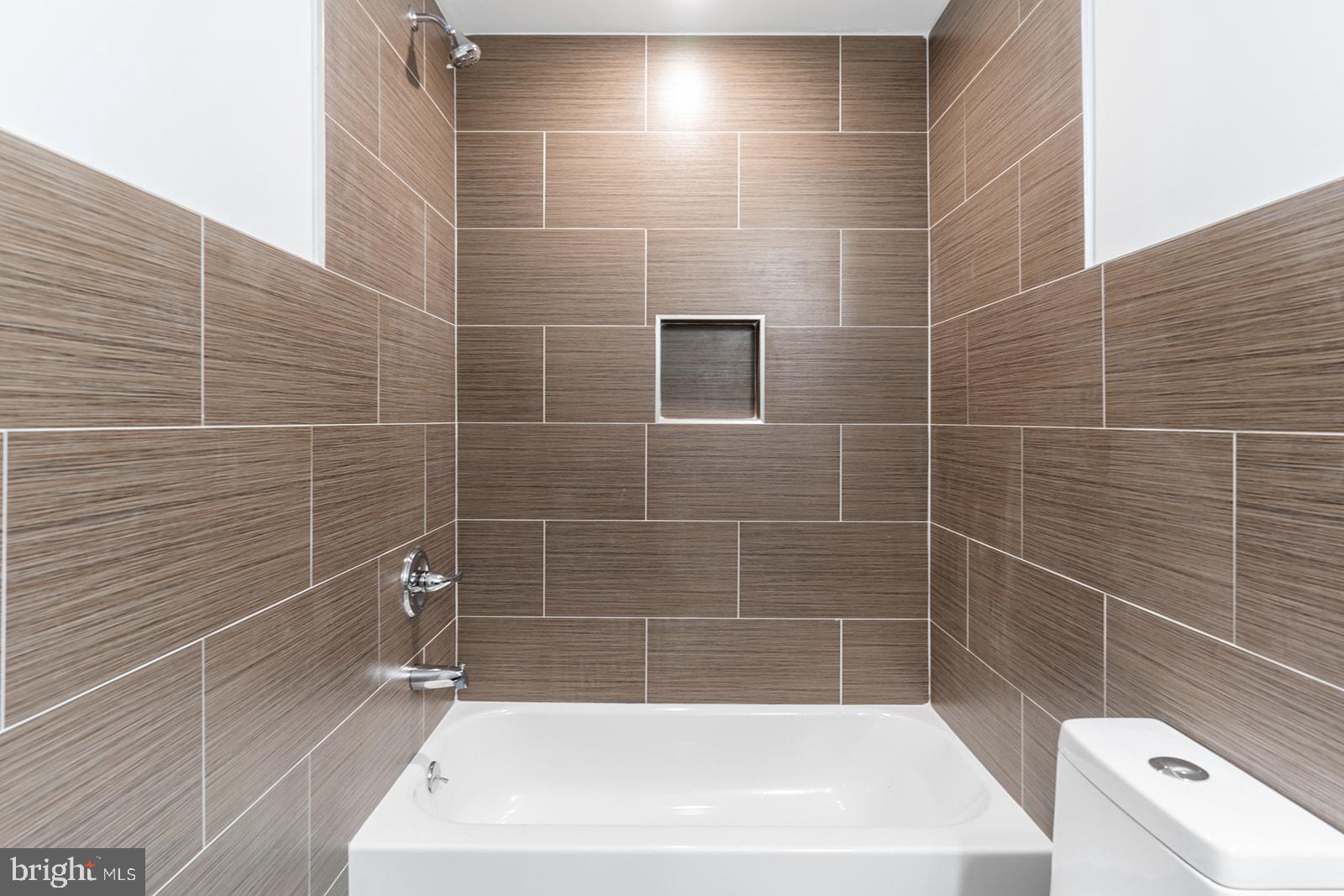 1947 North 7th Street, Unit 2 Philadelphia, PA 19122 - Photo 23 of 31 a bathroom with a bathtub