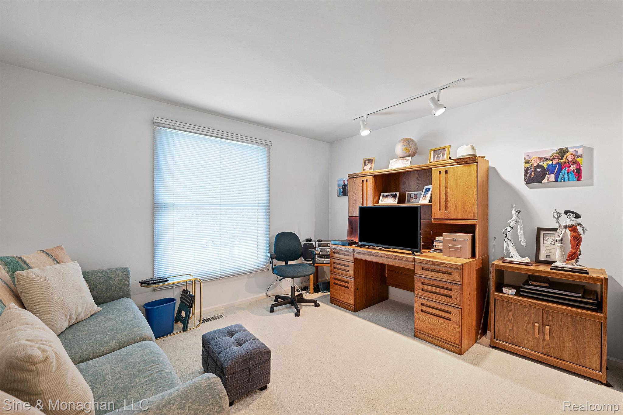 35104 Banbury Road Livonia, MI 48152 - Photo 39 of 62 Secondary bedroom used as office