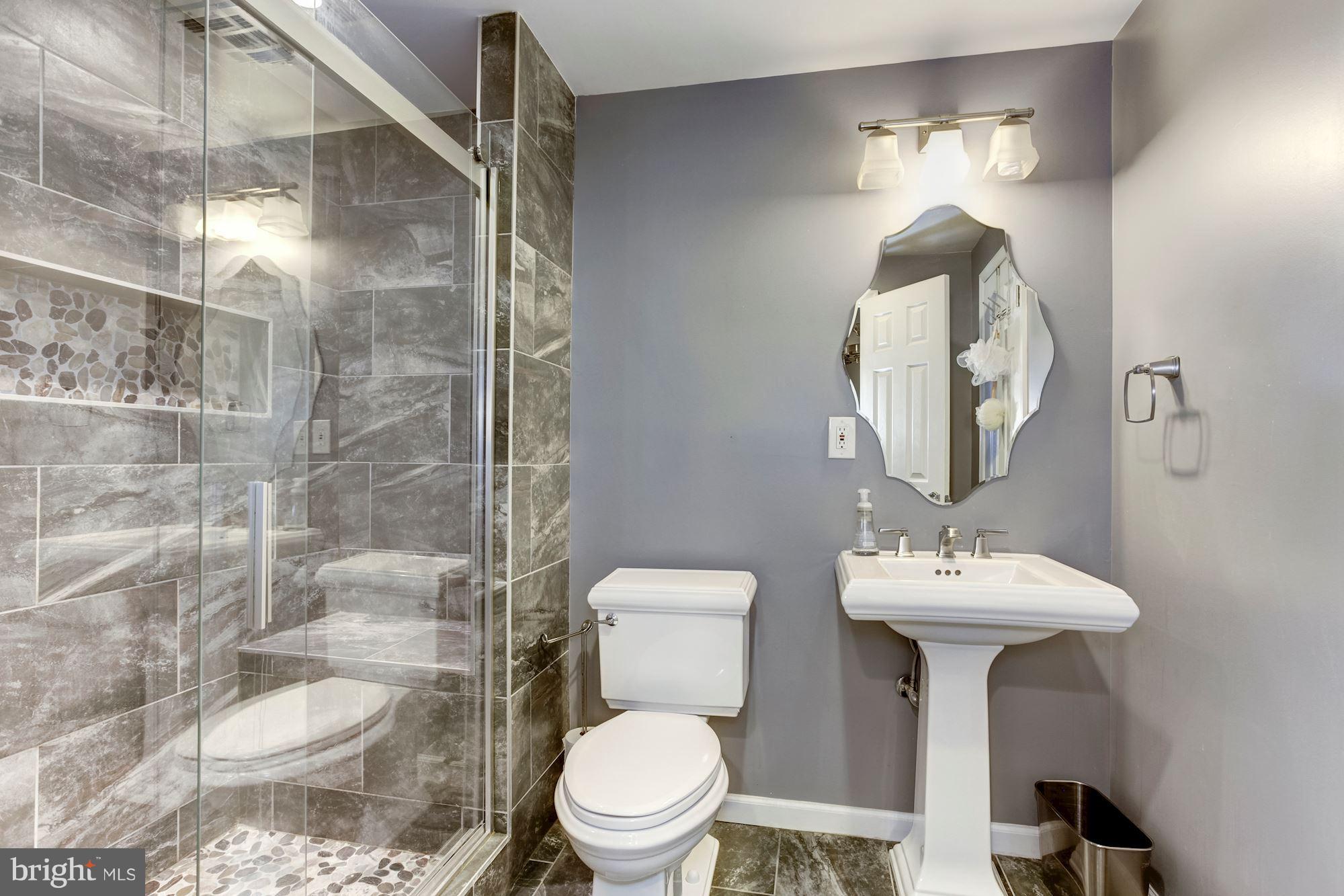 346 Hart Road Gaithersburg, MD 20878 - Photo 22 of 24 Bath