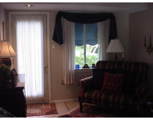 191 Overlook Drive Springfield, MA 01118 - Photo 7 of 12 a living room with furniture and a window