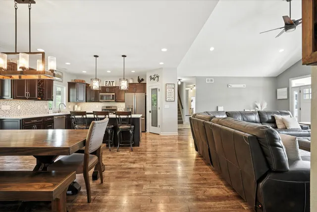 $1,099,900 | W232-s8430 Rosemary Drive, Big Bend, WI 53103