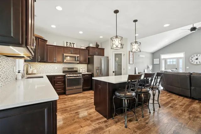 $1,099,900 | W232-s8430 Rosemary Drive, Big Bend, WI 53103