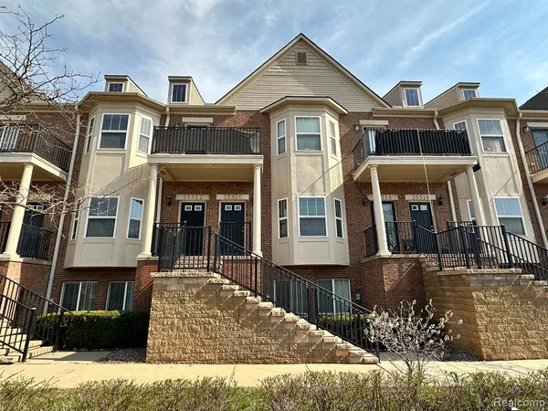 $1,900 | 25520 Portico Lane, Novi, MI 48375