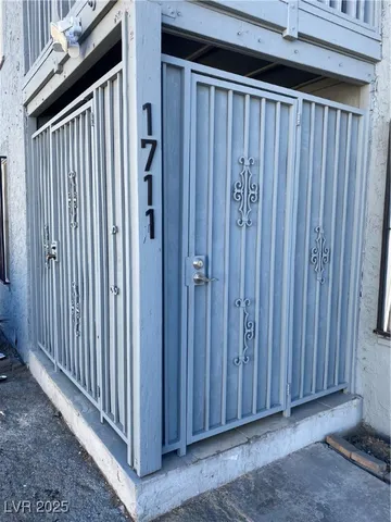 $1,050 | 1711 Santa Paula Drive, Unit B, Las Vegas, NV 89104