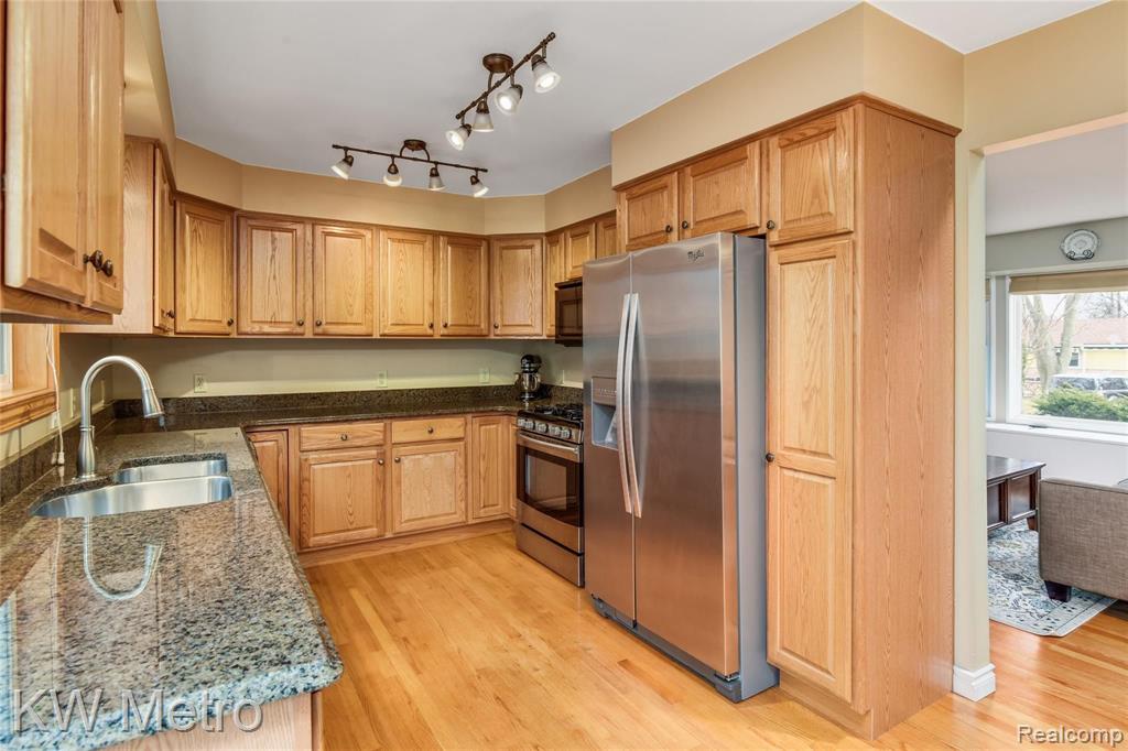 550 May Road Rochester Hills, MI 48307 - Photo 12 of 28