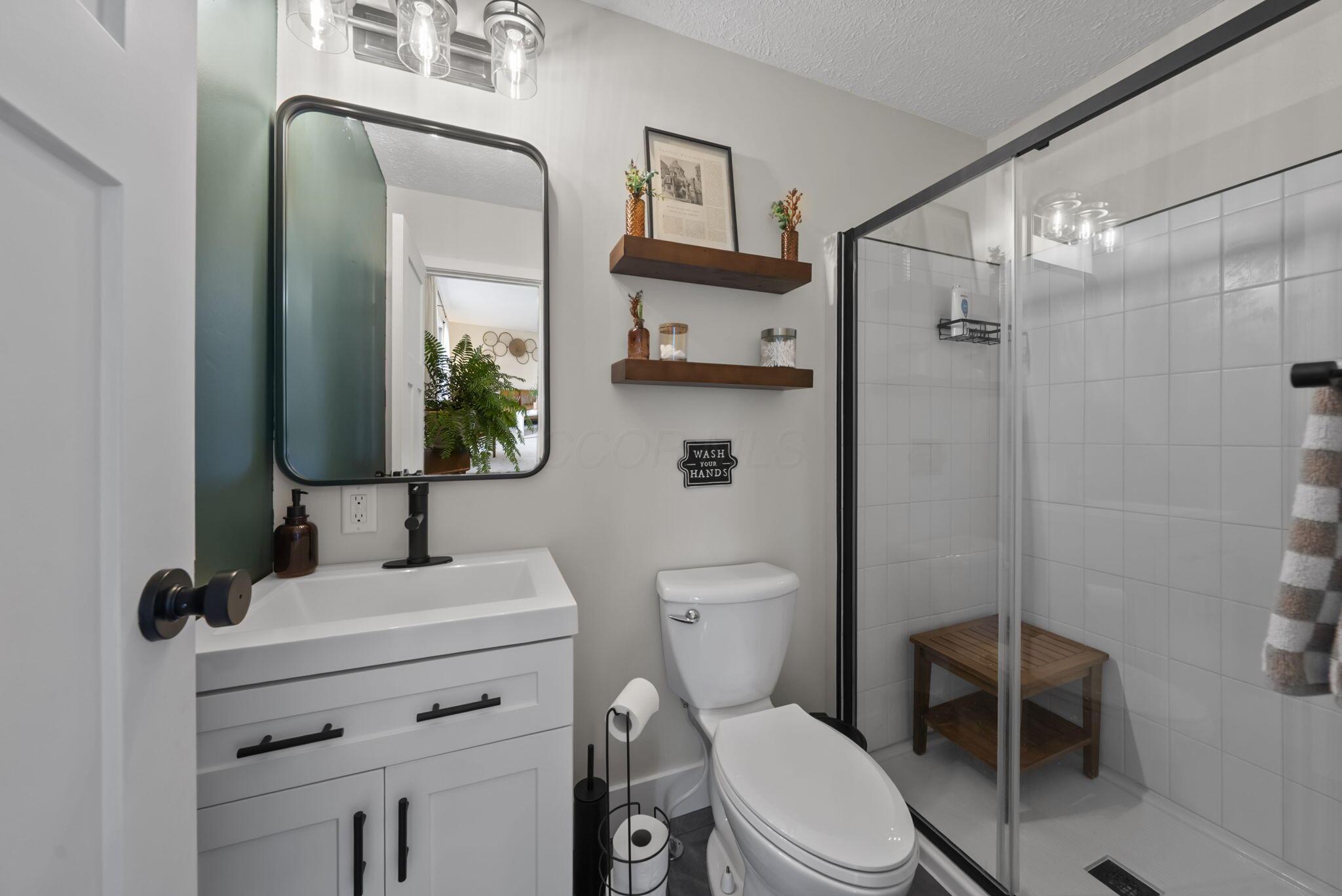 573 Rutherford Avenue Delaware, OH 43015 - Photo 17 of 35 First Floor - Full Bathroom
