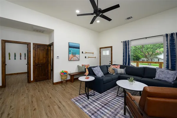 $329,000 | 150 Preston Shores Drive, Pottsboro, TX 75076