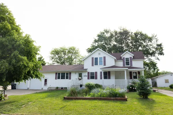 $285,000 | 104 Indiana Avenue, Adrian, MN 56110