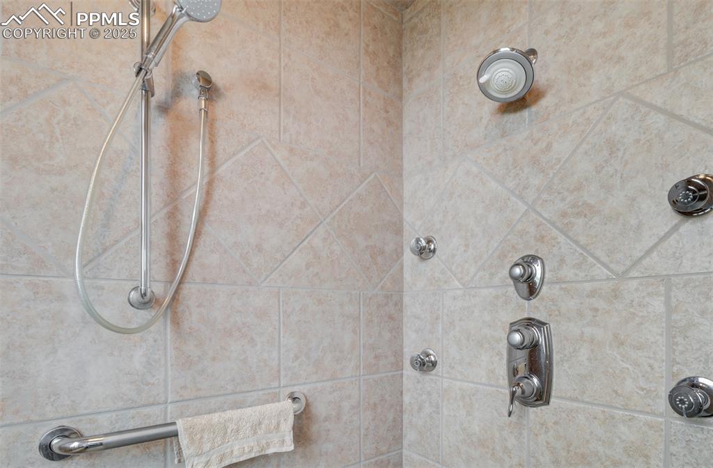 6104 Coffee Pot Road Manitou Springs, CO 80829 - Photo 20 of 49 a bathroom with a shower