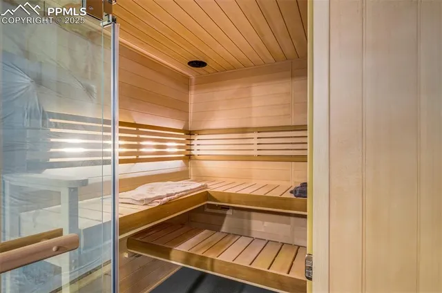 a view of an outdoor space