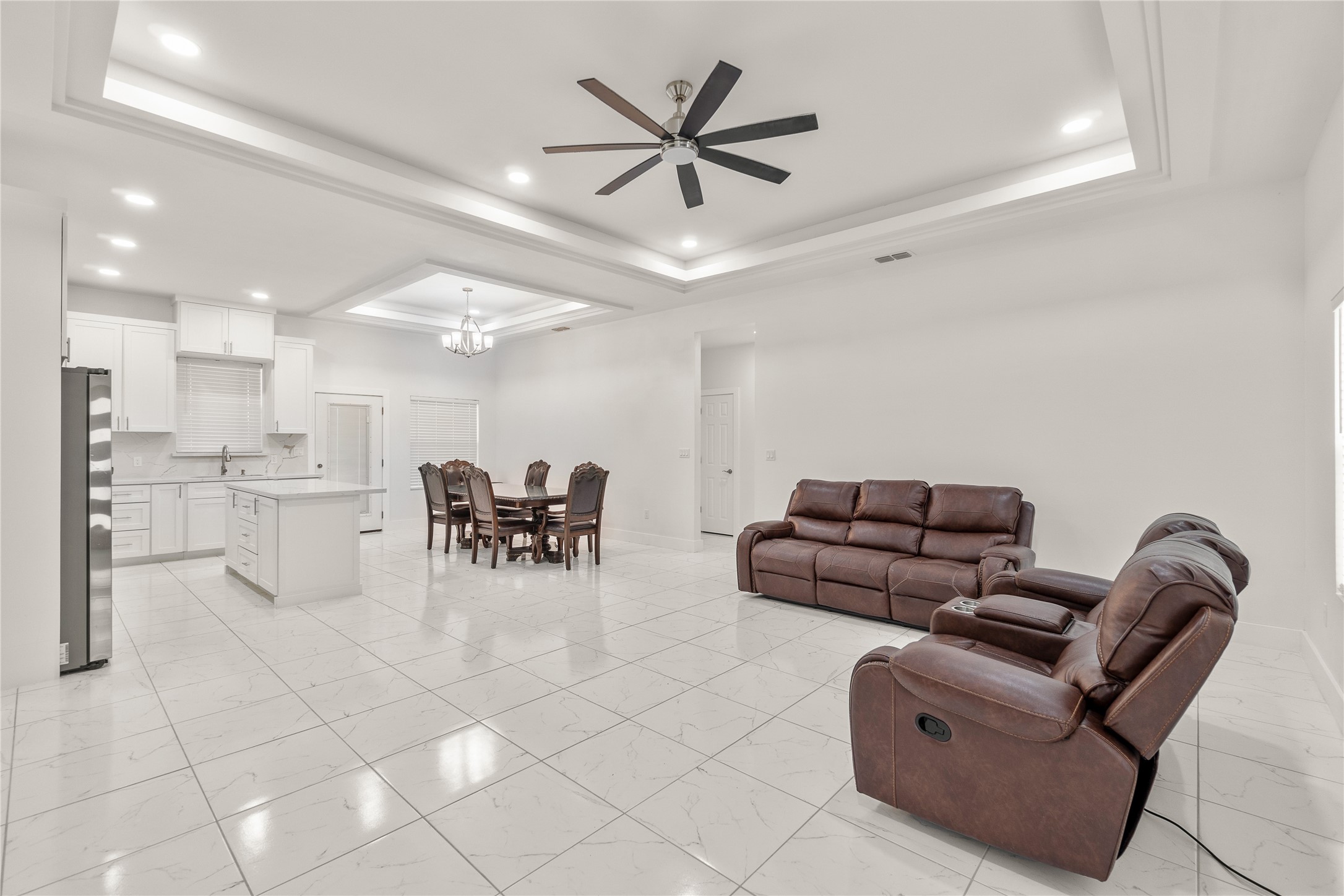 23232 Val Verde Edcouch, TX 78538 - Photo 2 of 19 a living room with furniture and kitchen view