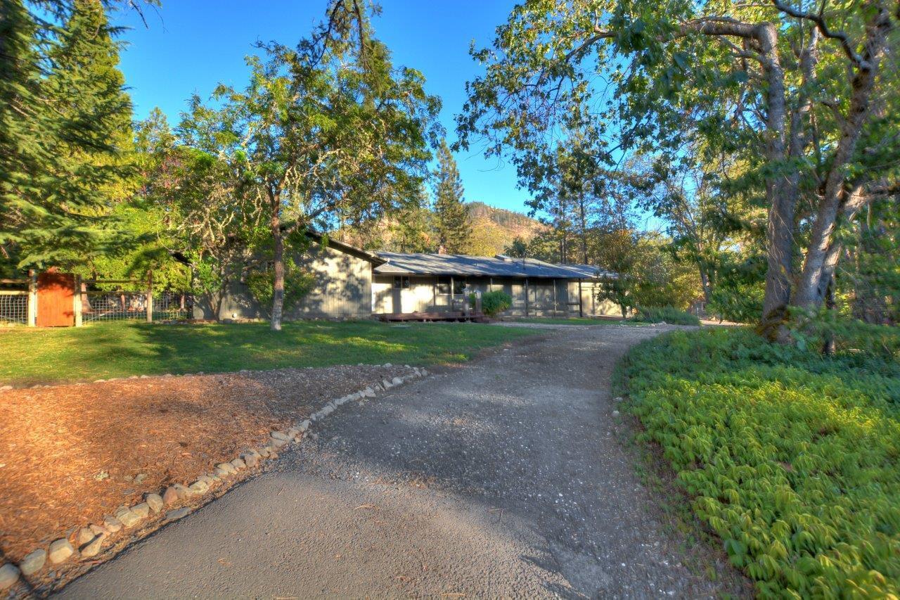 833 Upper Applegate Road Jacksonville, OR 97530 - Photo 56 of 58 a view of a yard with plants and large trees