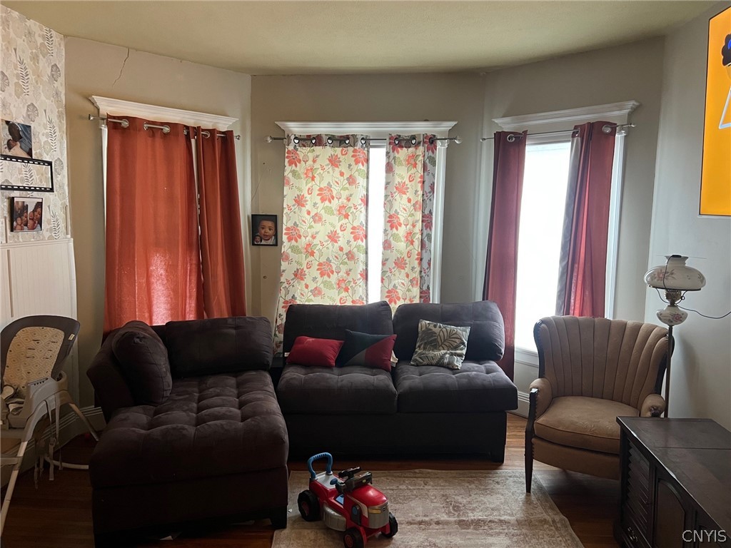 110 Clinton Place Utica, NY 13501 - Photo 4 of 27