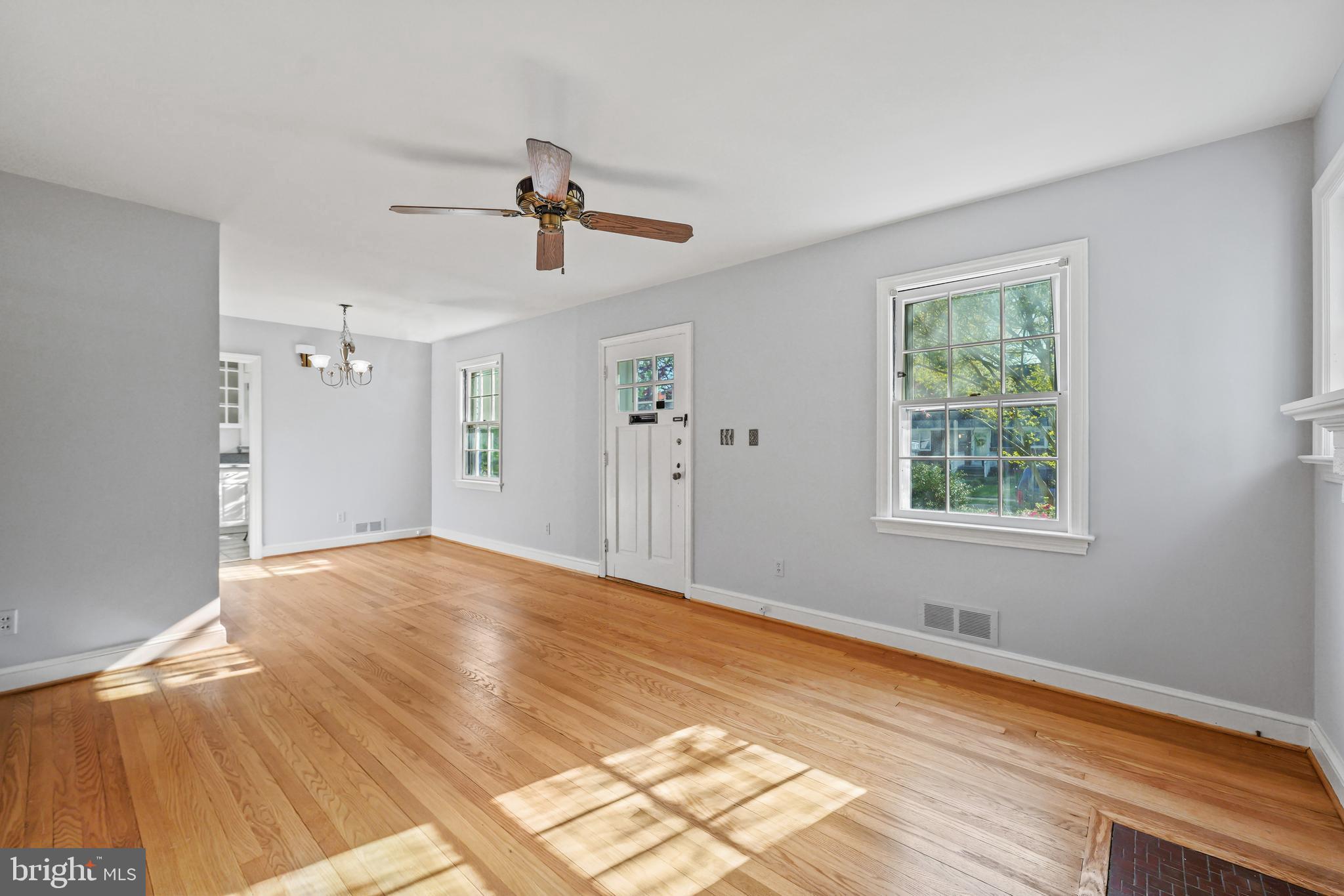 10210 Procter Street Silver Spring, MD 20901 - Photo 5 of 42