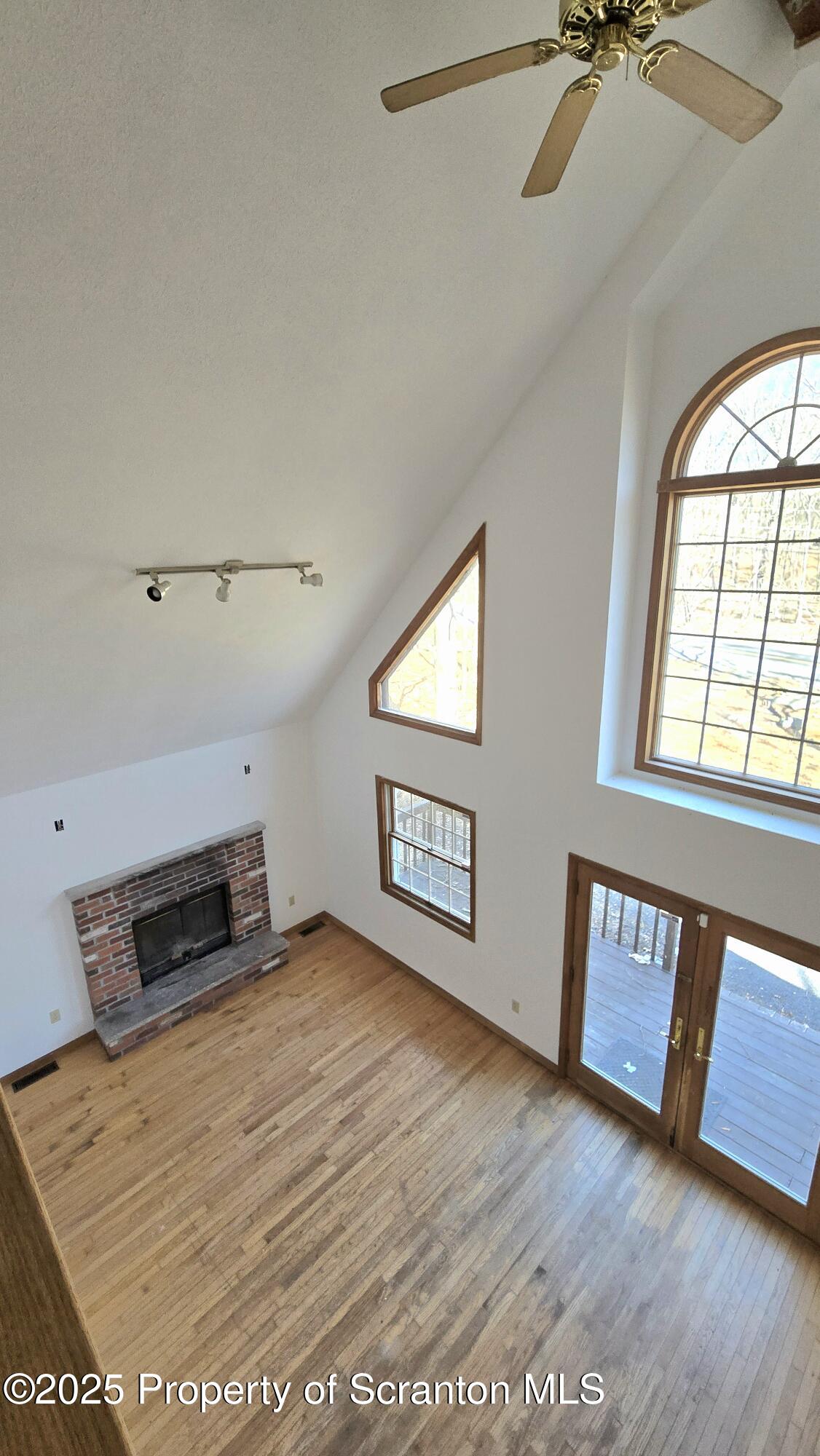 365 Gold Finch Road Bushkill, PA 18324 - Photo 26 of 38 20250310_115445