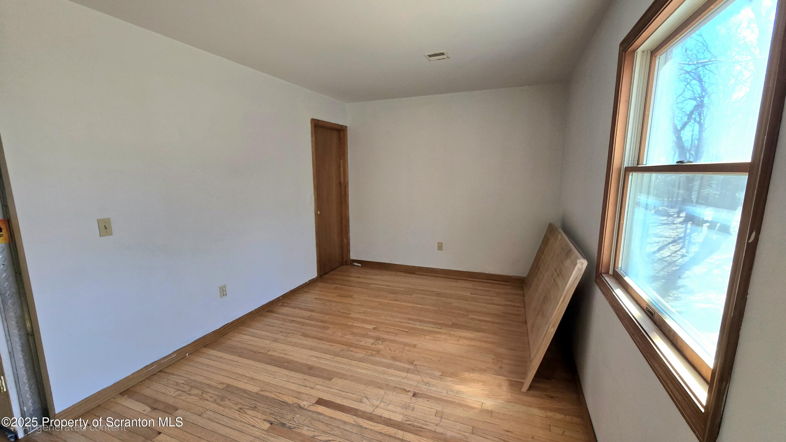365 Gold Finch Road Bushkill, PA 18324 - Photo 28 of 38 20250314_124153